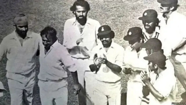 પાકિસ્તાન વિરુદ્ધની પહેલી વન-ડેના કેપ્ટન બિશનસિંહ બેદી ટીમ સાથે