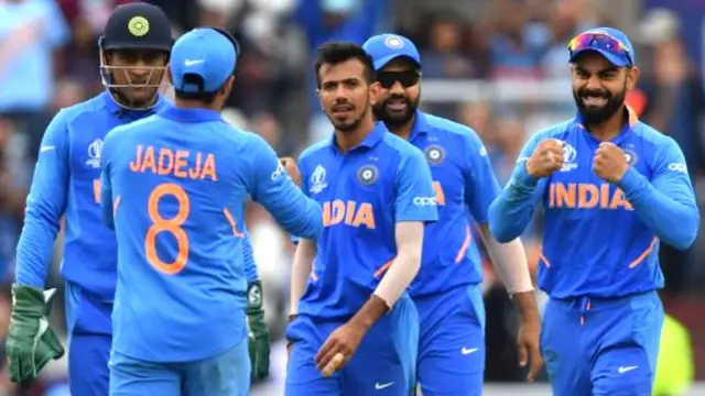 महेंद्र सिंह धोनी, रवींद्र जडेजा, युजवेंद्र चाहल, रोहित शर्मा, विराट कोहली
