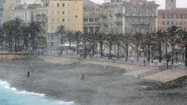 Снег во Франции