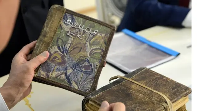 президент Жээнбеков китептин чыгышына көмөк көрсөтөрүн убада кылды.