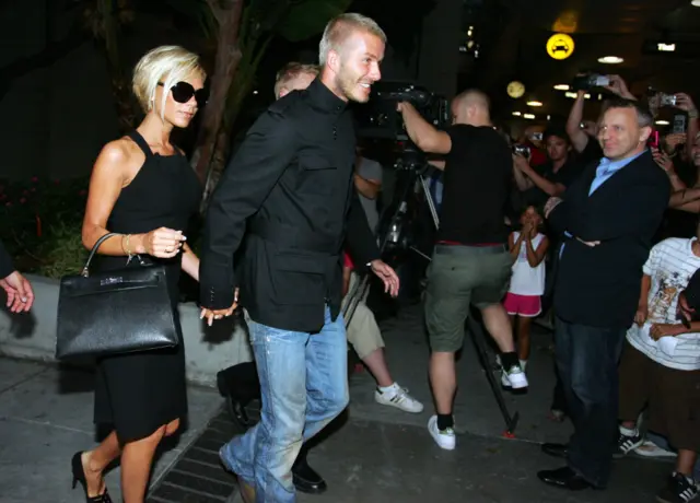 فيكتوريا بيكهام مع زوجها اللاعب ديفيد بيكهام