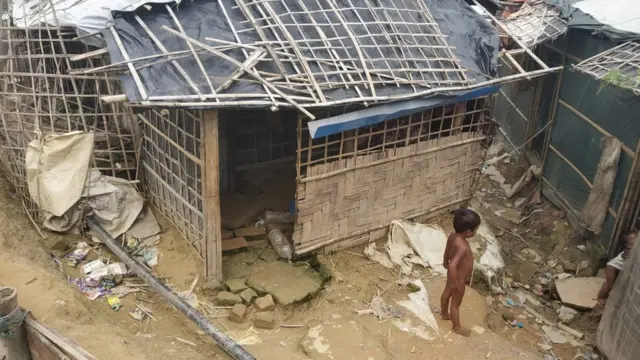 বুধবার দুপুরে টেকনাফের নয়াপাড়ায় ১৬ নম্বর ক্যাম্পে গিয়ে দেখা যায়, গত দুইদিনে যে রোহিঙ্গারা সাক্ষাৎকার দিয়েছেন তাদের কেউই ঘরে নেই।