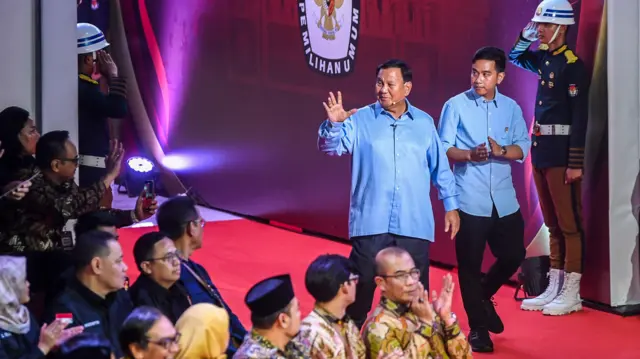 Calon presiden dan wakil presiden Prabowo Subianto - Gibran Rakabuming Raka saat menghadiri debat capres perdana pada Selasa (12/12)