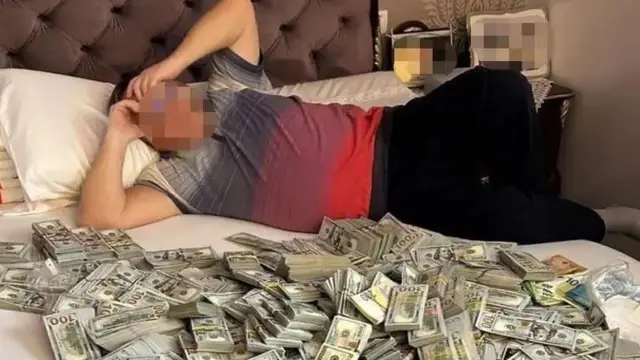 Фото з будинку керівниці МСЕК Хмельниччини Тетяни Крупи під час обшуку ДБР