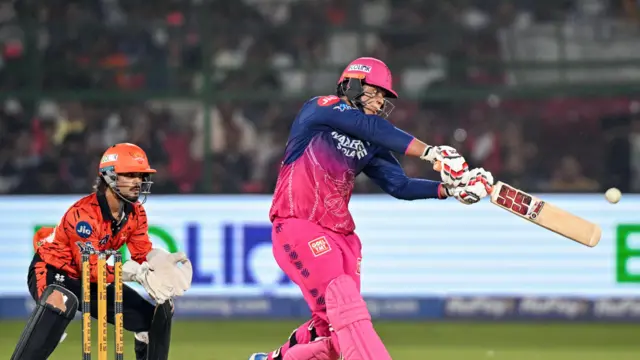 தான் கொடுத்த கேட்ச் வாய்ப்பை அனிகேத் வெர்மா தவறவிட, அதைப் பயன்படுத்தி 36 பந்துகளில் சதத்தைப் பூர்த்தி செய்தார் வைபவ் சூர்யவன்ஷி