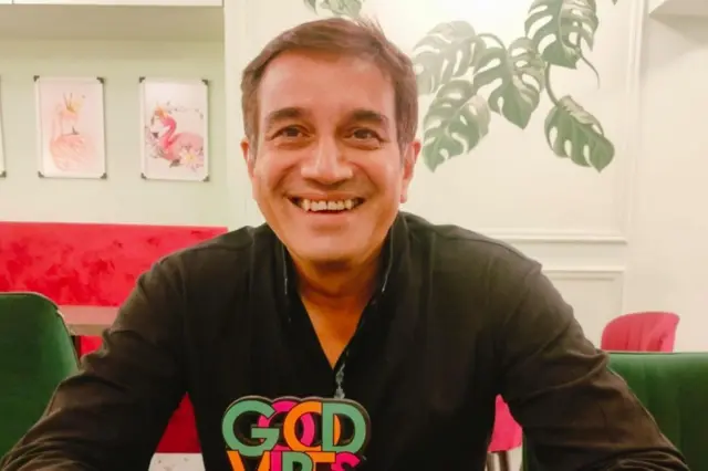 तरुण सरकार यांनी गेल्या वर्षी शेअर बाजार कोसळण्यापूर्वी त्यांच्या निवृत्तीचे सर्व पैसे त्यात गुंतवले.