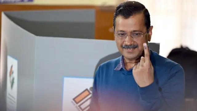 मतदान के बाद अरविंद केजरीवाल की तस्वीर