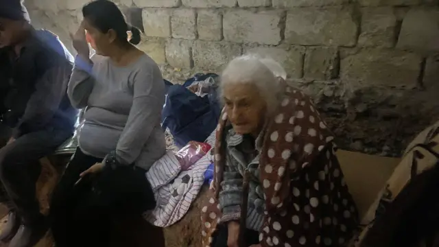 نازحات من القتال