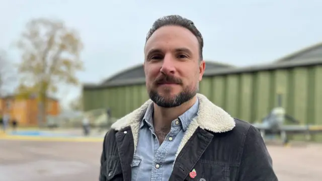 阿德里安·克里森说，很少有作品集能如此出色地展现这样的故事。