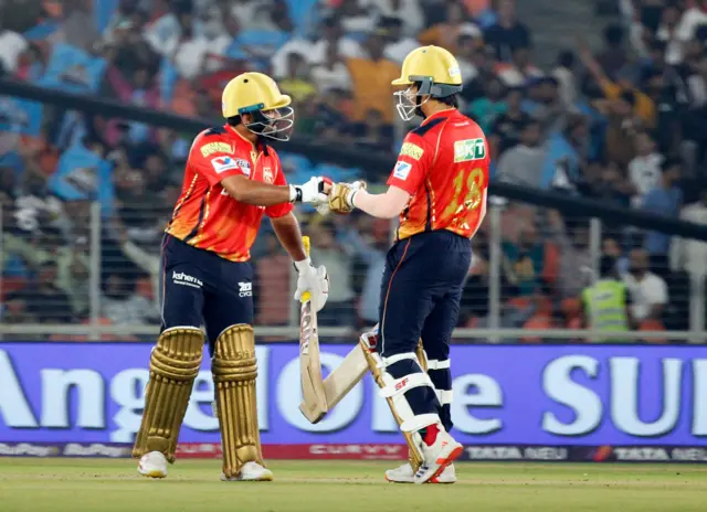 बुधवार को हुए मैच के दौरान प्रभसिमरन सिंह के साथ प्रियांश आर्य