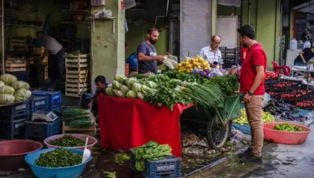 Түркияда экономикалык кризистен улам баалар көтөрүлүп, кардарлардын сатып алуу жөндөмү төмөндөп жатат