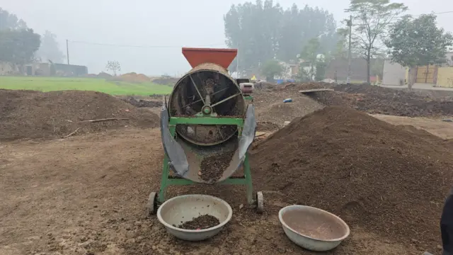 ਗੋਹੇ ਤੋਂ ਹੁੰਦੀ ਖਾਦ ਤਿਆਰ