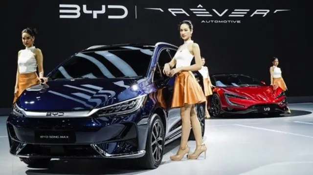 BYD برای کسب عنوان بزرگ‌ترین خودروساز الکتریکی جهان با تسلا رقابت می‌کند