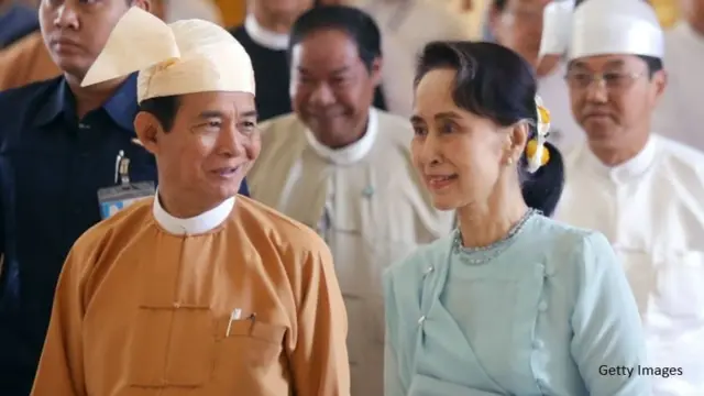 ၂၀၁၅ ရွေးကောက်ပွဲအပြီး  လွှတ်တော်မှာ တွေ့ရတဲ့ သမ္မတ နဲ့ အတိုင်ပင်ခံပုဂ္ဂိုလ် ( ပုံဟောင်း ) 
