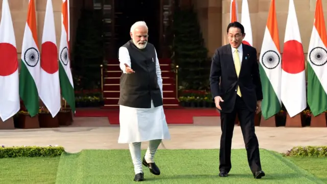 দিল্লিতে নরেন্দ্র মোদীর সঙ্গে জাপানের প্রধানমন্ত্রী ফুমিও কিশিদা। ১৯ মার্চ, ২০২২