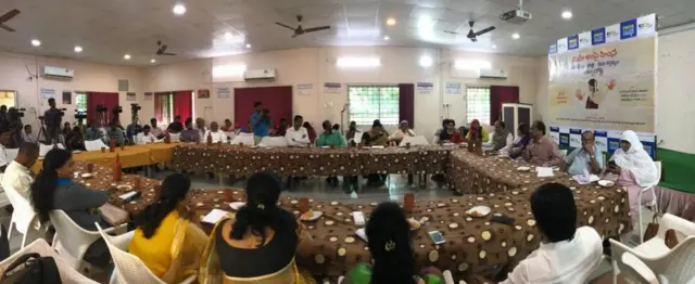 హైదరాబాద్ ఎన్‌కౌంటర్‌పై చర్చించేందుకు సోమాజీగూడ ప్రెస్ క్లబ్‌లో పౌర హక్కుల కార్యకర్తల రౌండ్ టేబుల్ సమావేశం