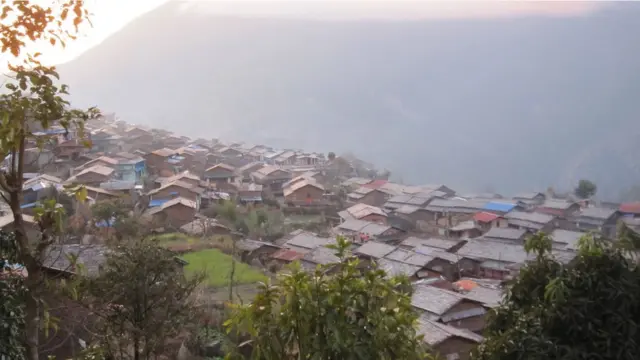 भूकम्प जानुअघि भूकम्पको केन्द्रबिन्दु बारपाकको मौलिक शैली थियो