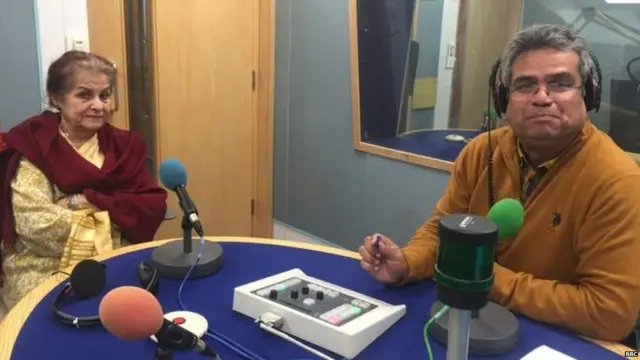 झुल्फिकार अली भुत्तो यांचं चरित्र लिहिणाऱ्या लेखिका सैयदा सैयदेन हमीद यांच्यासोबत रेहान फजल.