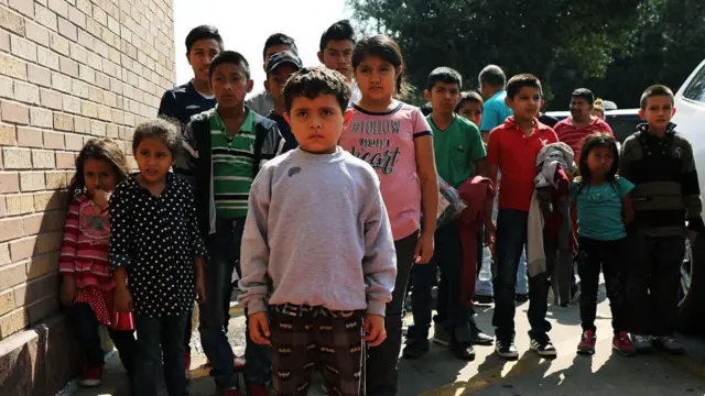 Niños migrantes en McAllen, Texas, junio 2018