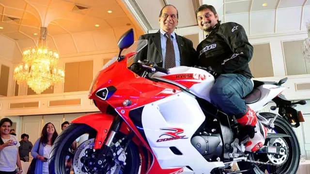 डीएसके आणि त्यांचे चिरंजीव शिरीष कुलकर्णी