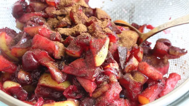 Фрукты с корицей