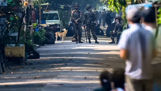 မလွှကုန်းမီးရထားဝင်းက CDM ဝန်ထမ်းတွေရဲ့ အိမ်ရာဝင်းထဲကို စစ်ကောင်စီ တပ်တွေက ဝင်ရောက်ကာ ဖိအားပေးခဲ့