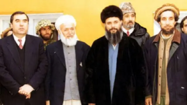 از راست به چپ: احمدشاه مسعود، سید عبدالله نوری، برهانالدین ربانی، امامعلی رحمان، خوستده در شمال افغانستان، ۱۰-۱۱ دسامبر ۱۹۹۶