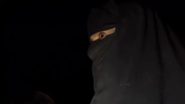 Una mujer con un hiyab