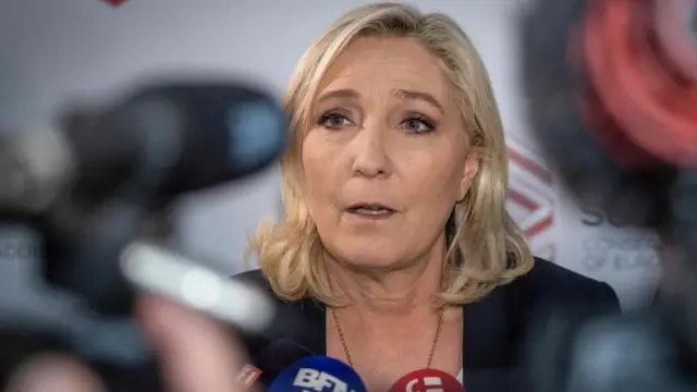 تقول مارين لوبان: "فاليري بيكريس ربما تكون الأكثر ماكرونية بين مرشحي حزبها".