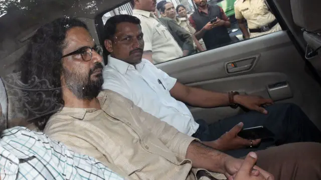 భీమో కోరెగావ్ అల్లర్లకు సంబంధించి పోలీసులు అరెస్ట్ చేసిన రోనా విల్సన్