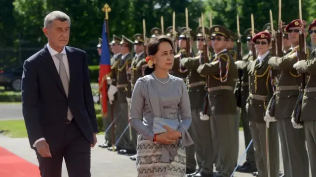 နိုင်ငံတော်အတိုင်ပင်ခံ ပုဂ္ဂိုလ် ဒေါ်အောင်ဆန်းစုကြည် ၂၀၁၉ မှာ ချက်သမ္မနိုင်ငံကိုသွားရောက်ခဲ့