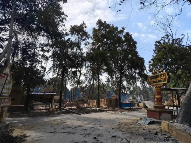 မင်းကွန်းဆရာတော်ကြီးရဲ့ ဓမ္မနာဒကျောင်းရှိတဲ့ တောင်ရွာ