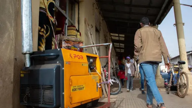 ጀነረተር ኣብ ጎደና ኣስመራ