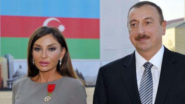 Azerbaycan Cumhurbaşkanı İlham Aliyev (sağda) ve eşi Mihriban Aliyeva.