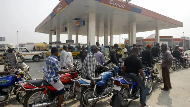 Okada people dey queue for petrol station