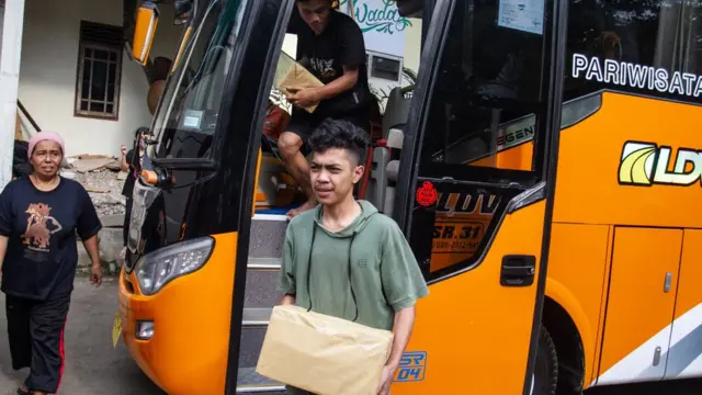 Warga Desa Wadas yang sempat ditahan.