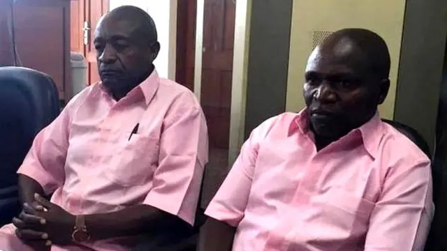 Ignace Nkaka uzwi nka La Forge Fils Bazeye (ibumoso) na Lt Col Nsekanabo Jean Pierre uzwi nka "Abega"