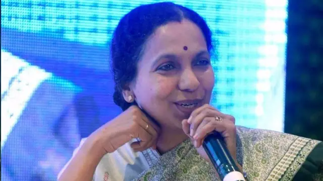 જયંતી રવિની તસવીર