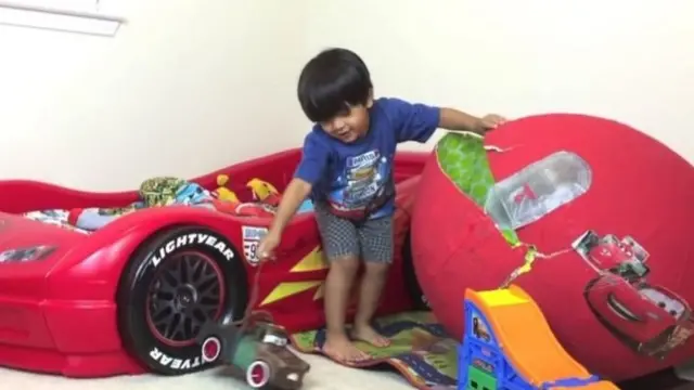 রায়ান কাজি গতবছর ইউটিউবে সবচেয়ে বেশি আয় করা তারকা। তার একটি ভিডিও একশো কোটি বারের বেশি দেখা হয়েছে