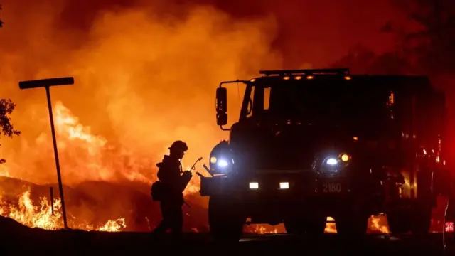 Лісова пожежа у Каліфорнії