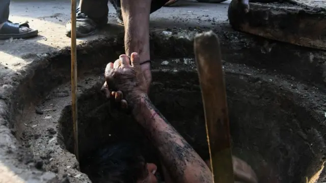 મૅન્યુઅલ સ્કૅવેન્જિંગ