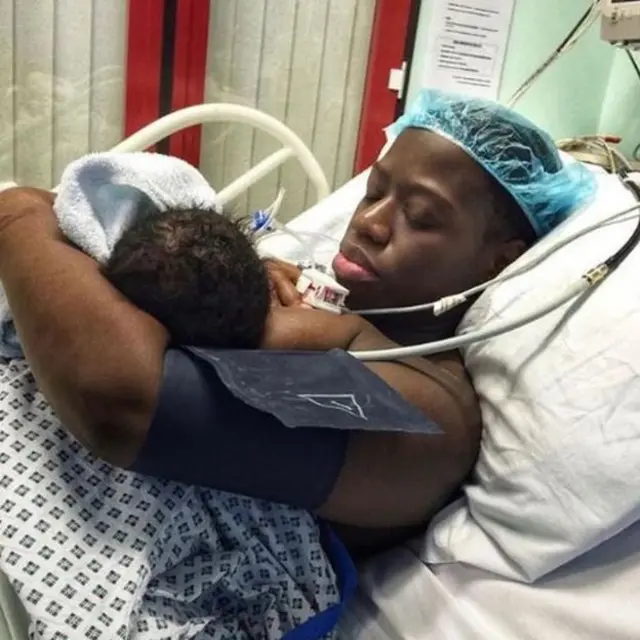 Candice Brathwaite, a lancé une campagne sur les réseaux sociaux intitulée ''Make Motherhood Diverse'' afin de mettre en avant les histoires de mères de différentes origines.