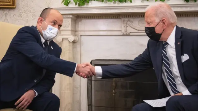 बेनेट और बाइडन