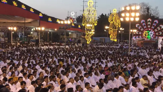 வைரவிழா பொதுக்கூட்டத்தில் கலந்து கொண்ட மக்களின் ஒரு பகுதி