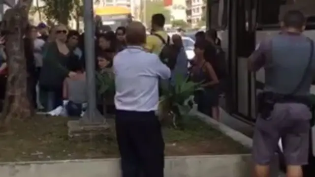 Mulheres acolhem vítima na Avenida Paulista