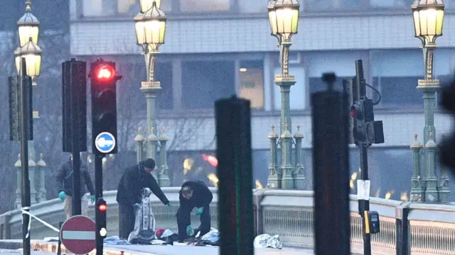 হামলার পর রাস্তায় পড়ে ছিল বহু আহত মানুষ