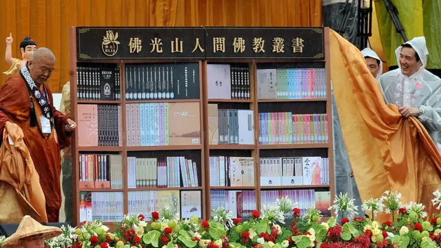 星云法师：台湾佛光山创办人去世游走在海峡两岸的政治宗教家- BBC News