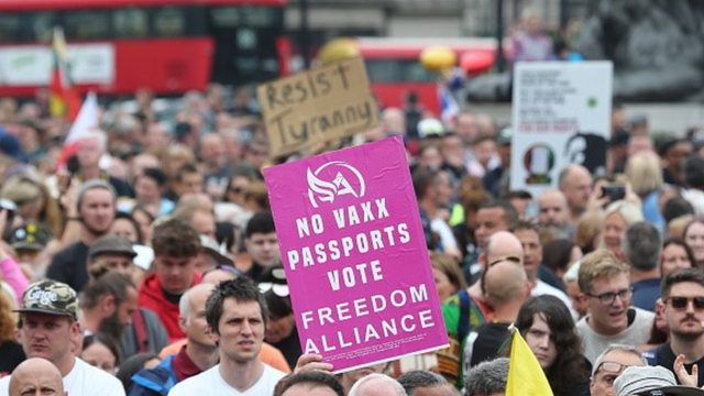 Protesto contra as vacinas e o passaporte da imunidade no Reino Unido