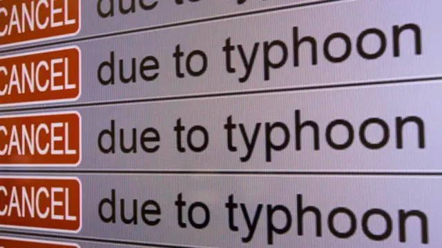 DИз-за тайфуна отменены сотни авиарейсов