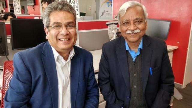 अश्विनी भटनागर बीबीसी स्टूडियो में रेहान फ़ज़ल (बाएं) के साथ